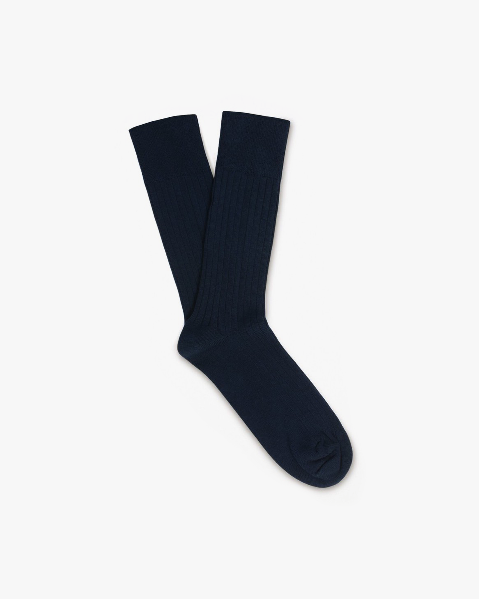 Oscar ribbed cotton socks in navy, featuring a classic crew length and subtle ribbed detailing for a refined, versatile look suitable for both business and casual wear.