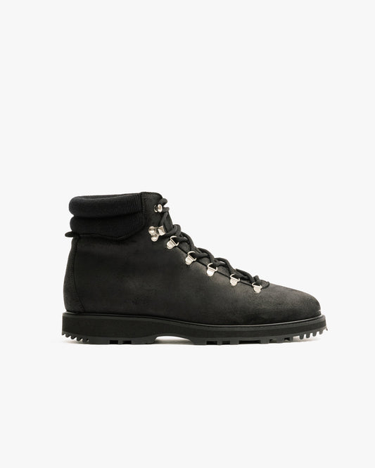 Duved in black waxed suede features a water-repellent suede upper, metal eyelets and speed hooks, and a padded collar, all set on a rugged hiking sole for versatile style and reliable traction.
