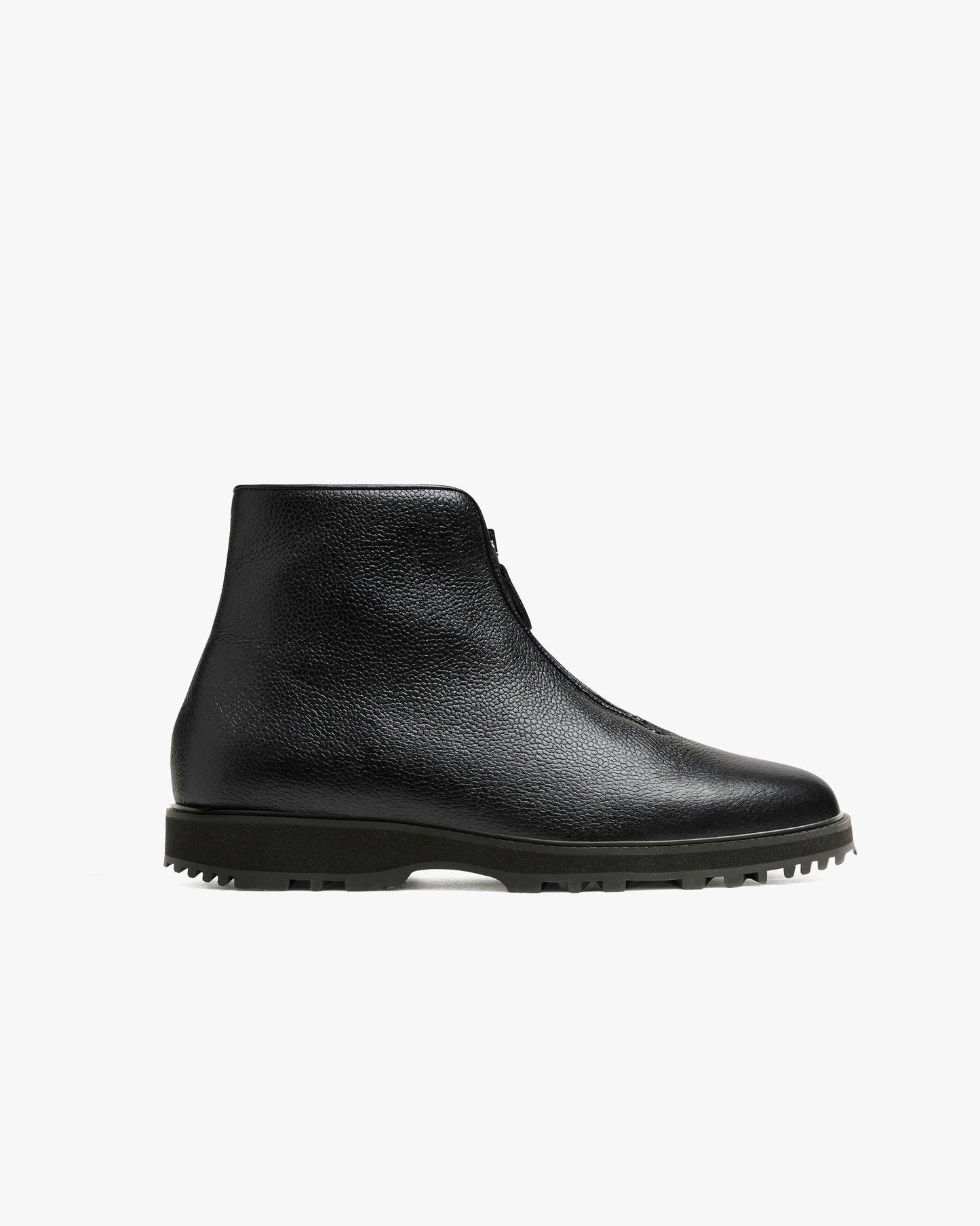 Funäs boot in black country calf features a minimalist silhouette with textured full-grain leather, a central zipper, and a rugged Explorer sole designed for winter versatility. The clean design and subtle sheen make it suitable for pairing with wool trousers, slacks, or dark denim.