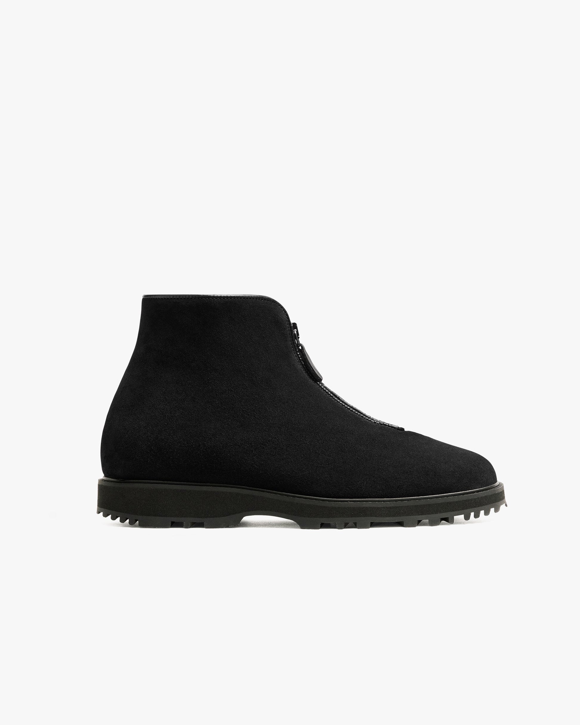 Funäs in black suede features a minimalist ankle boot silhouette with a central zipper, water-repellent suede upper, and a rugged Explorer sole designed for winter versatility. The boot’s clean lines and deep black finish reflect Scandinavian-inspired style suitable for both city and outdoor settings.