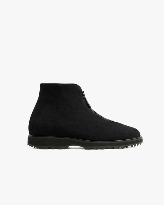 Funäs in black suede features a minimalist ankle boot silhouette with a central zipper, water-repellent suede upper, and a rugged Explorer sole designed for winter versatility. The boot’s clean lines and deep black finish reflect Scandinavian-inspired style suitable for both city and outdoor settings.